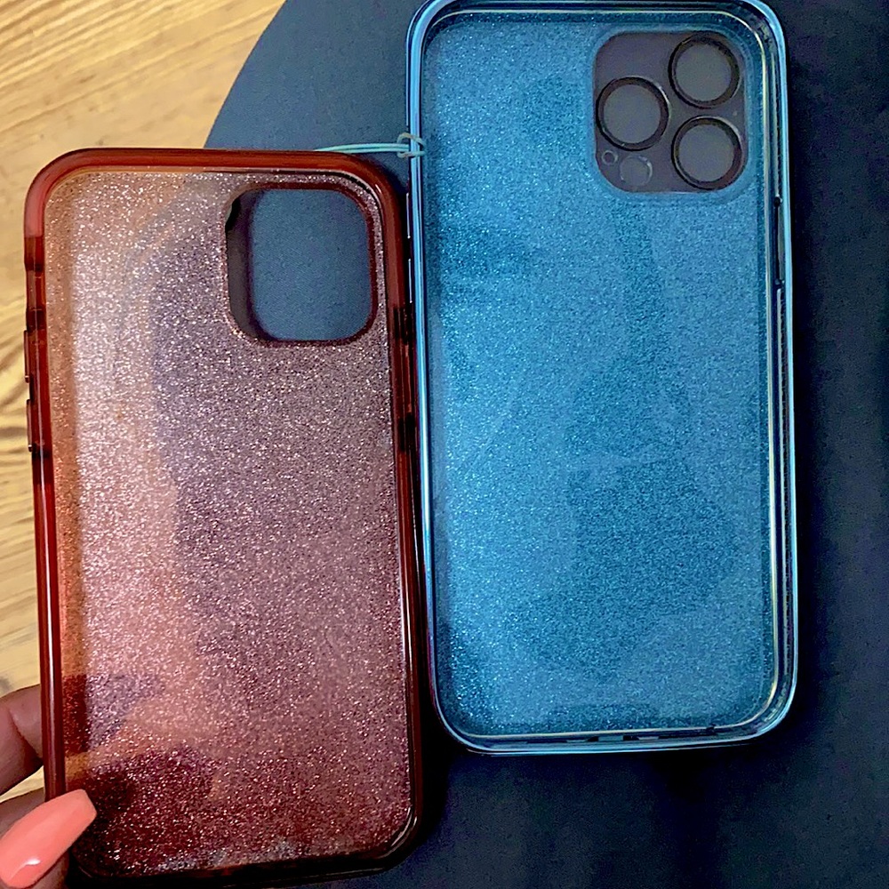 The blue one is a iphone 12 pro max or iphone 13 ans the pink one is iphone 10